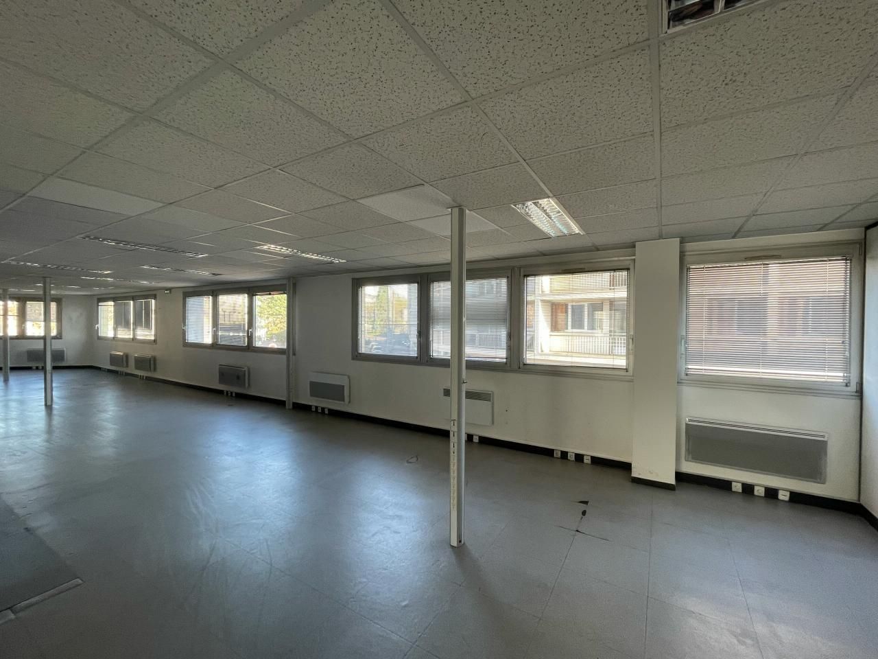 843 m² pour ce bureaux en location à Rouen