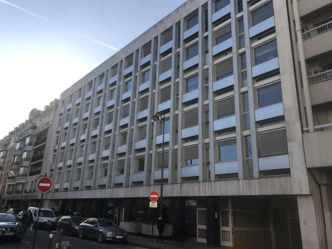 A 300 mètres du métro "Ourcq" et de la Cité de la