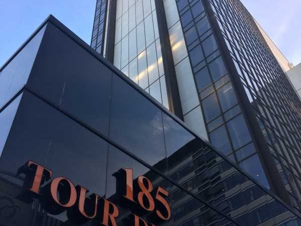 Au pied de la Gare de Lyon, dans un immeuble gran