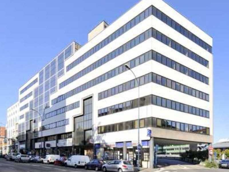 Aux portes de Paris, au 7ème étage d'un immeuble 