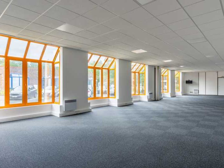 A proximité de l'autoroute A4, G2B REAL ESTATE vo