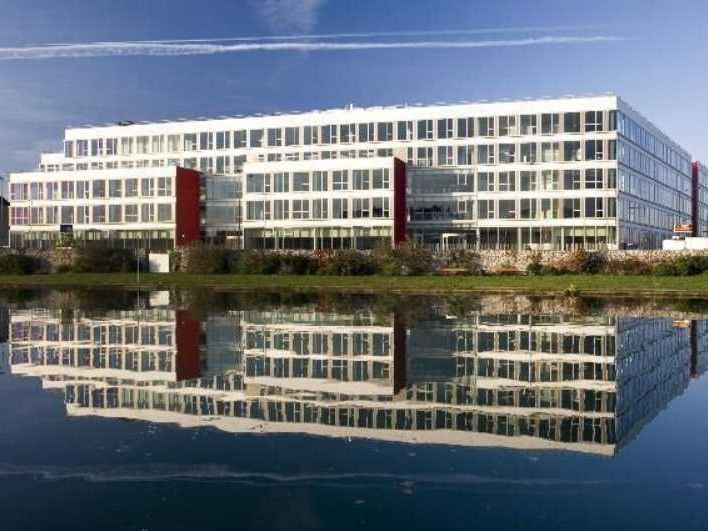 Au Nord de la Plaine Saint Denis, G2B REAL ESTATE