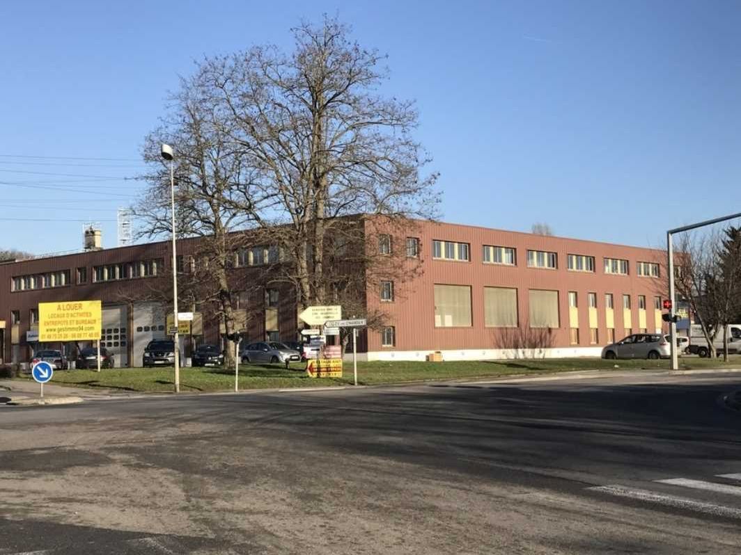 A proximité des transports en commun et accès rou