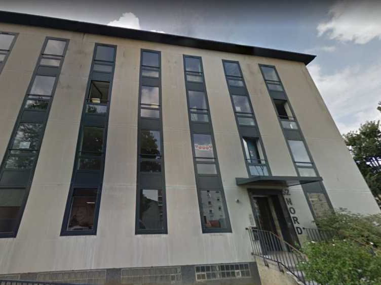 Dans un immeuble récent à 5 minutes à pied de la 