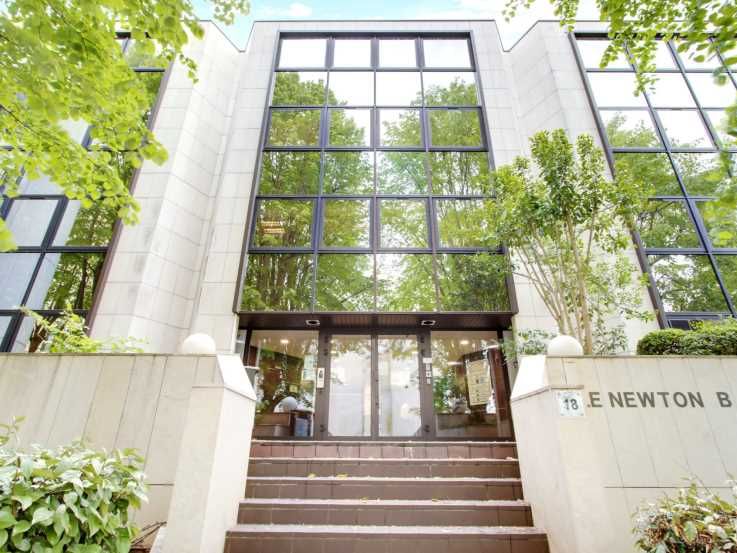 Dans un immeuble de bon standing à proximité immé