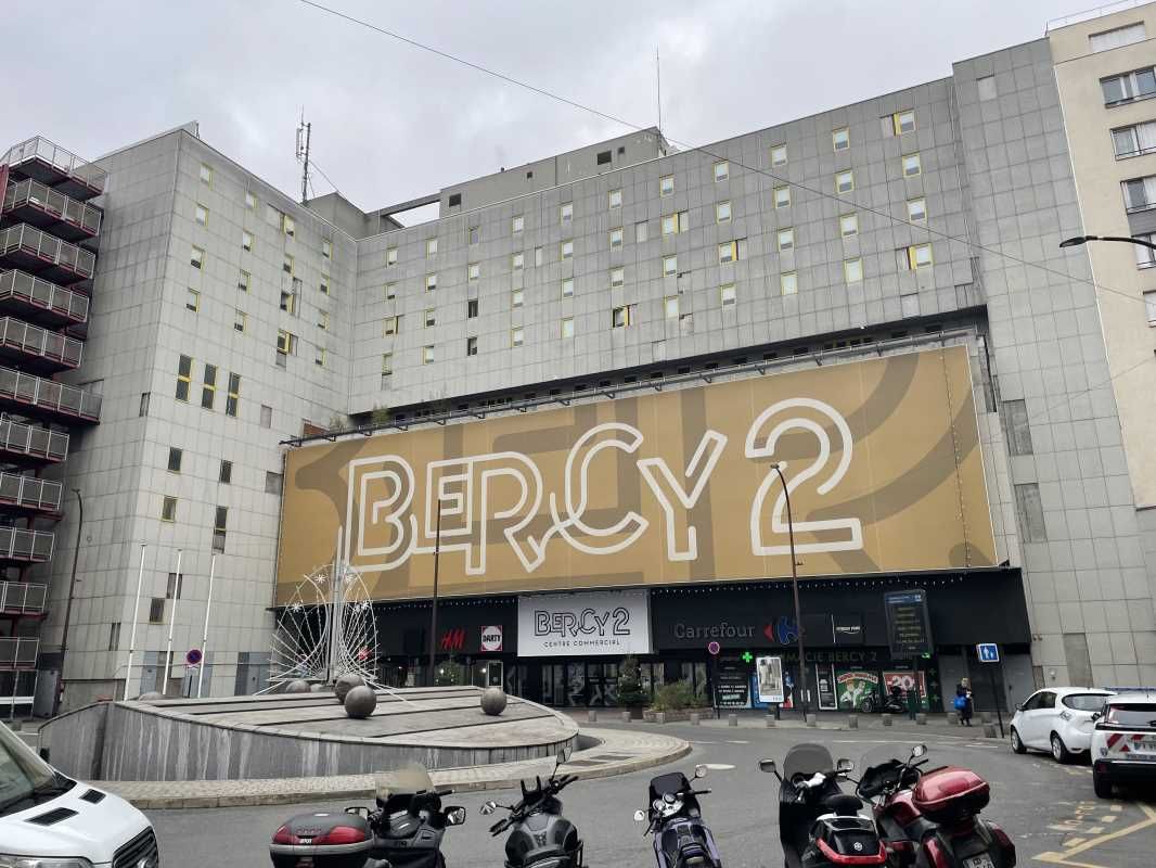 Au sein d'un centre commercial situé Porte de Ber