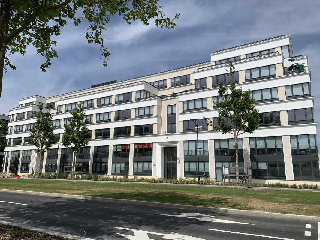 A proximité de l'autoroute A4 et à moins de 300 m