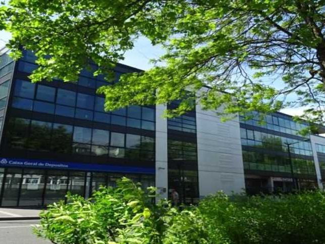 En centre-ville de Chelles, face à la station RER