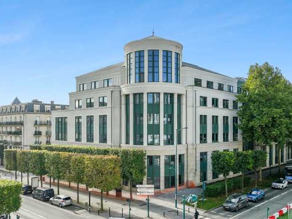 A proximité de l'autoroute A4 et du RER A Val d'E