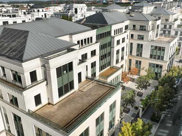 A proximité de l'autoroute A4 et du RER A Val d'E