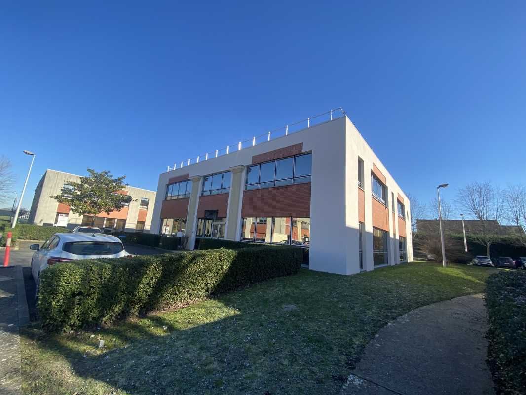 Dans un site gardienné composé de 8 bâtiments à u