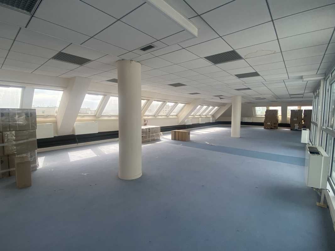 Dans un immeuble rénové de bon standing au pied d