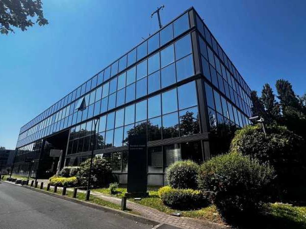 Dans un immeuble de bon standing, G2B REAL ESTATE