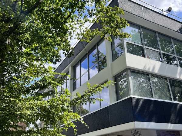 A proximité directe de l'autoroute A4, G2B REAL E