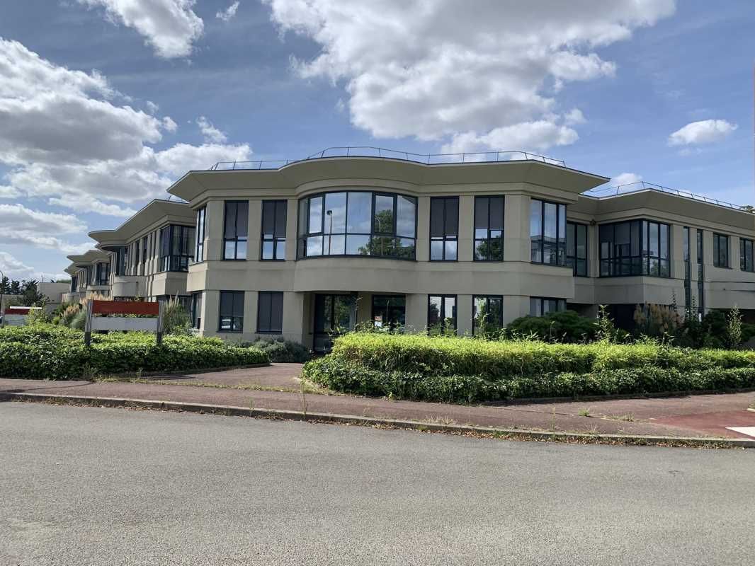 G2B REAL ESTATE vous propose, dans l'Europarc de 