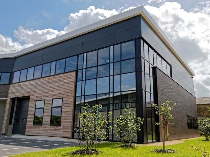 A proximité de l'autoroute A86, sur un site neuf 