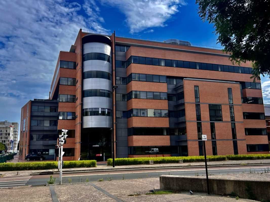 Rare sur le secteur: Bureaux à la vente  dans un 