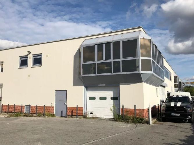 G2B REAL ESTATE vous propose, dans la zone d'acti