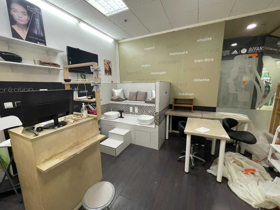 Au sein de la galerie marchande "La Coupole" sit