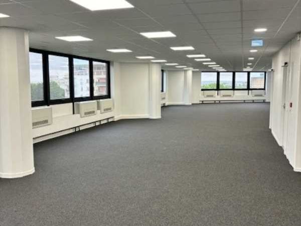 A proximité immédiate du RER A "Lognes", G2B REAL