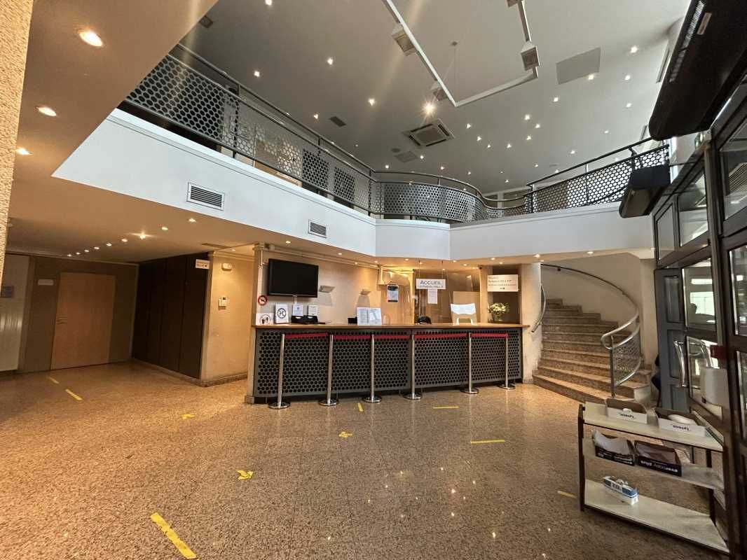 Au pied de la station de métro "Créteil - Préfect