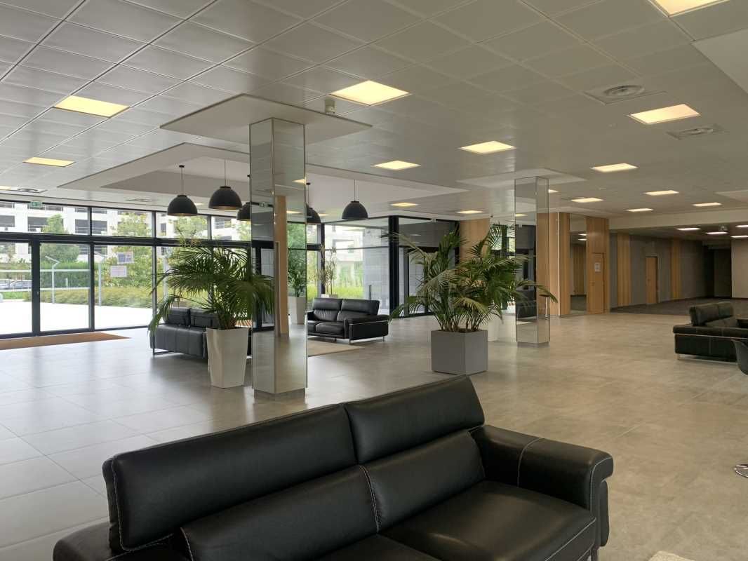 Accessible directement par l'autoroute A4 et, à 8