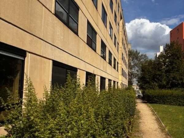 Dans un immeuble de bon standing, nous vous propo