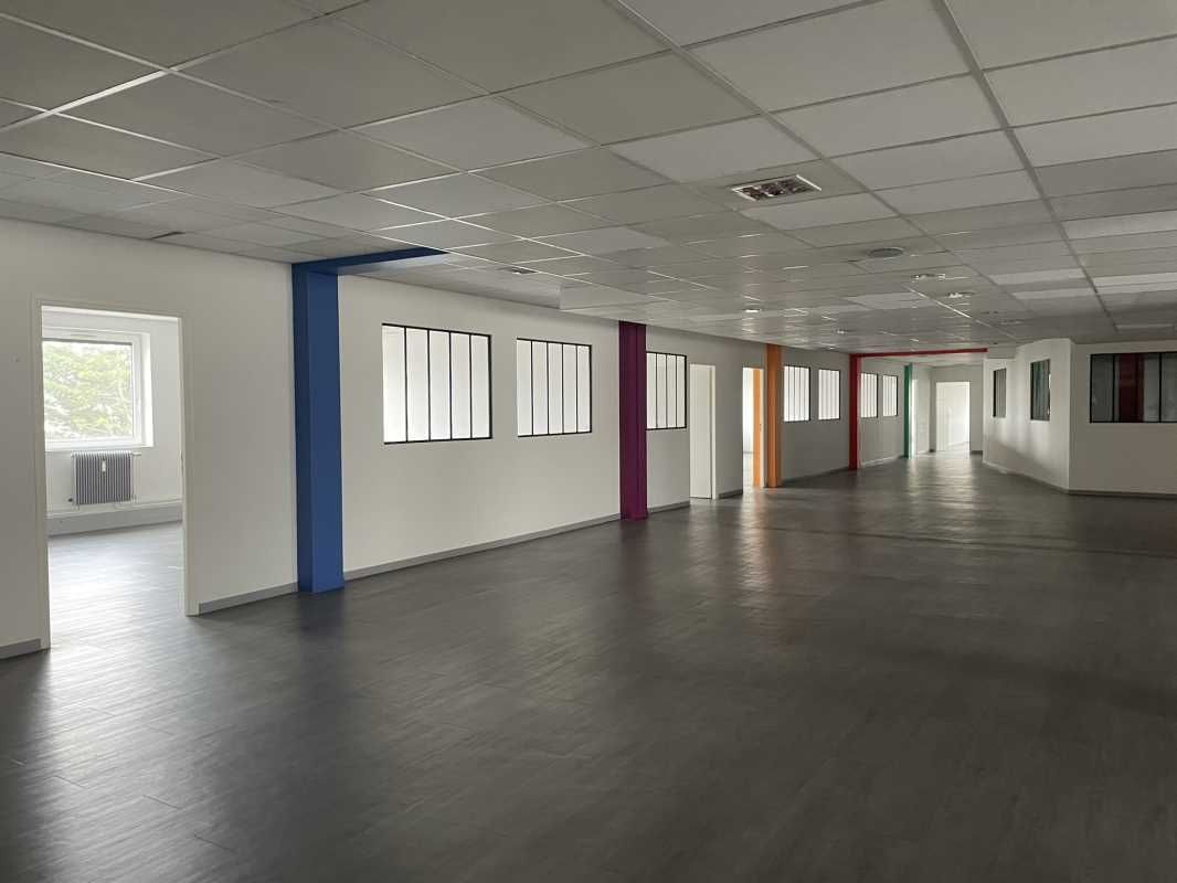 A proximité du métro "Croix de Chavaux", ligne 9,