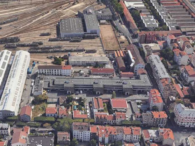 Au sein d'un parc d'activités sécurisé, à proximi