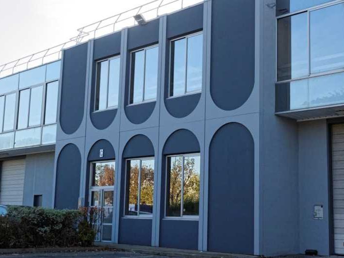 "Locaux d'activité de 1 117 m² non divisibles à l