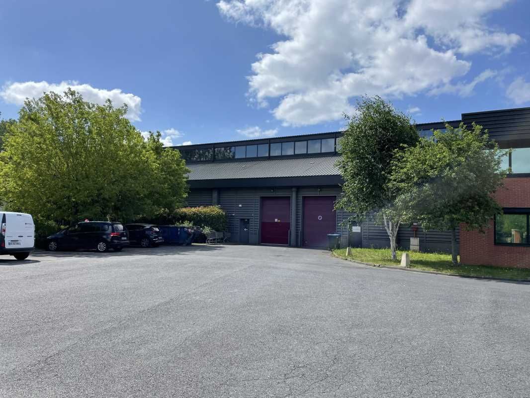 Nous vous proposons 714 m² à usage d'activités  e