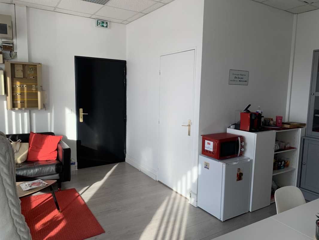 A proximité immédiate de la Francilienne N104 et 