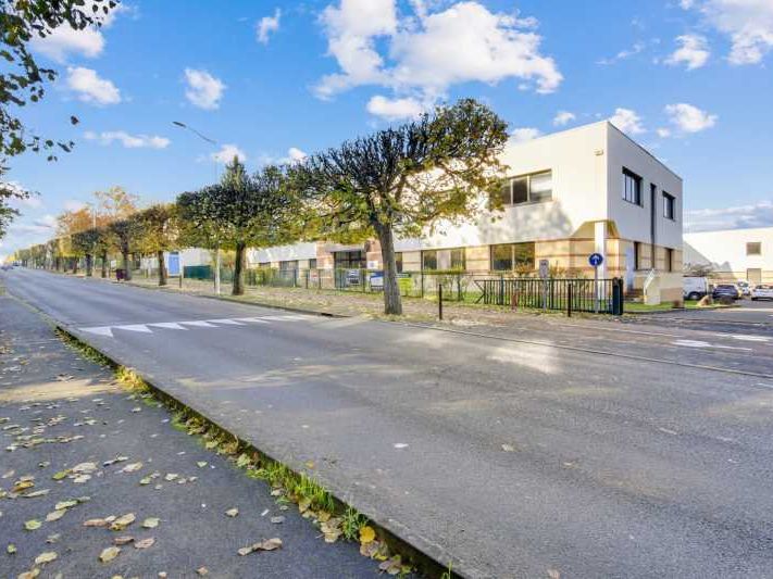 A proximité de l'autoroute A4, nous vous proposon