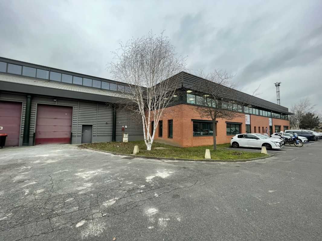 Nous vous proposons 714 m² à usage d'activités  e