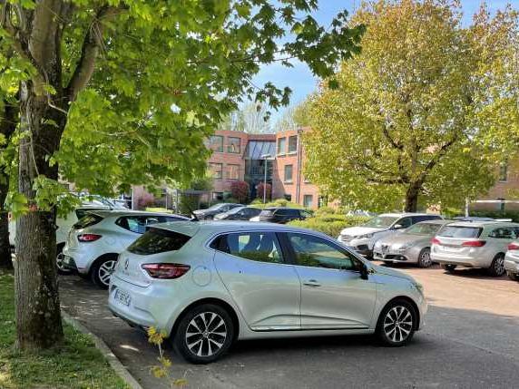 A proximité de l'autoroute A4, G2B REAL ESTATE vo