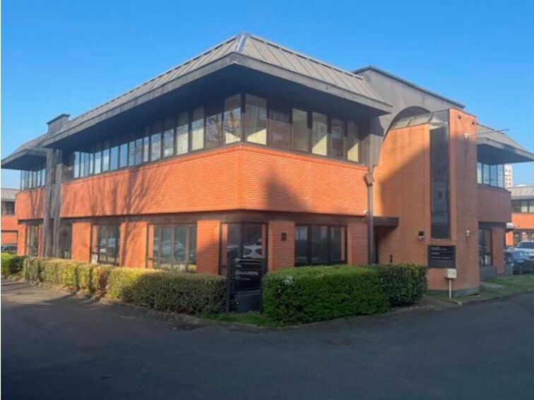 G2B Real Estate vous propose la location de surfa