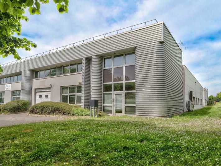 Situé dans un parc à usage mixte d'activité et de