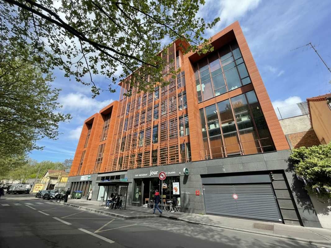 Dans un très bel immeuble du Bas-Montreuil, à pro