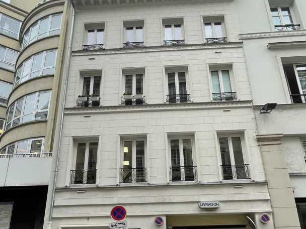 A proximité immédiate des Champs Elysées, nous vo