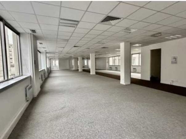 Nous proposons plusieurs  surfaces de bureaux à l