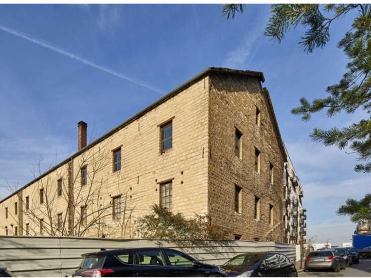En bordure de Seine, à 3 kilomètres de la Porte d