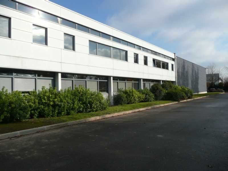 A proximité des autoroutes A1 et A3, G2B REAL EST