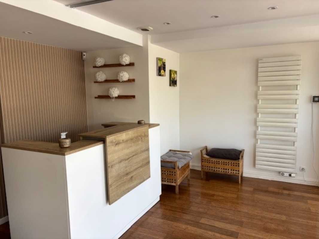 Situé en plein coeur du centre-ville d'Esbly, à d