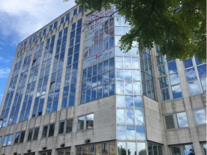 A 600 mètres de Paris, DBX CONSEIL vous propose à