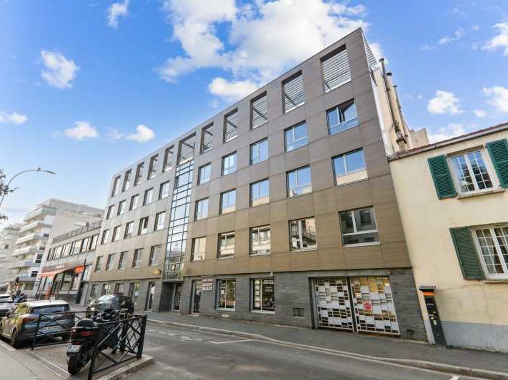 A la vente, des bureaux modernes et climatisés à 