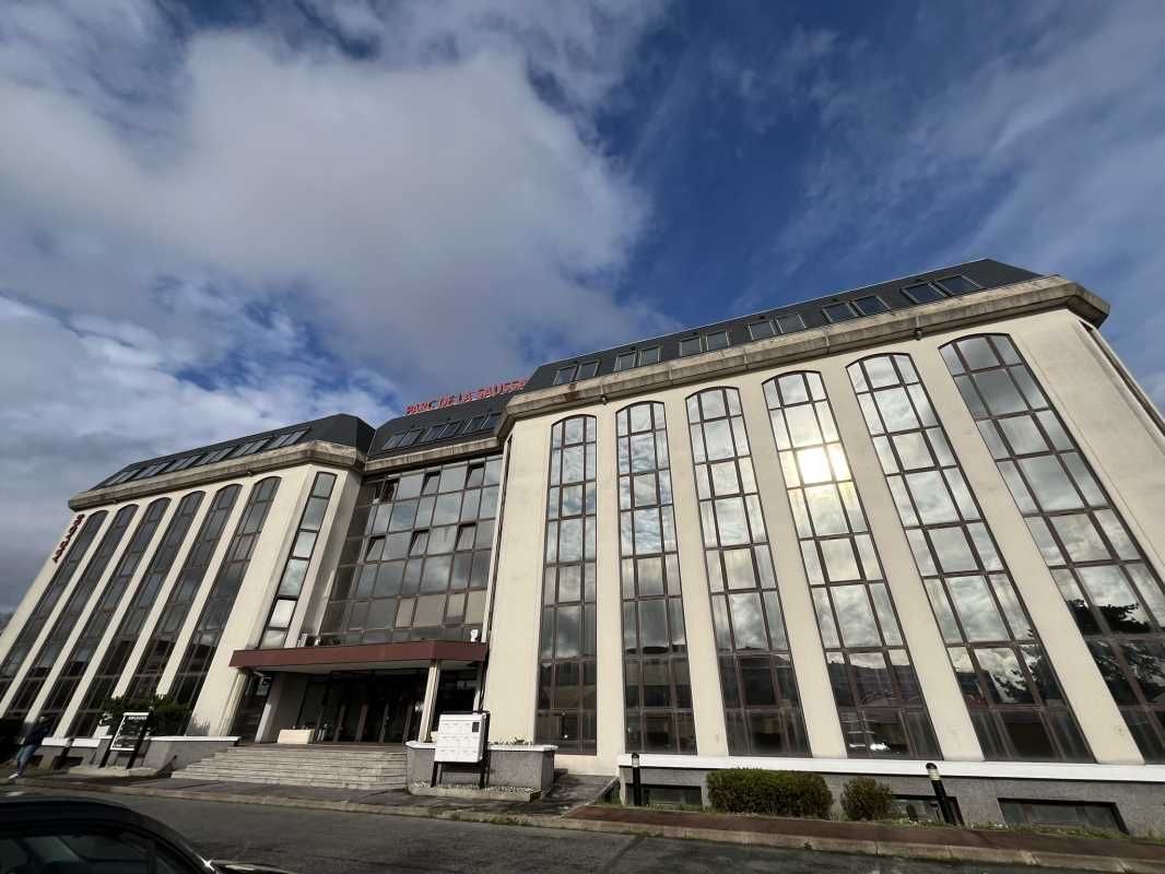 Au sein du Parc de la Saussaie, G2B REAL ESTATE v