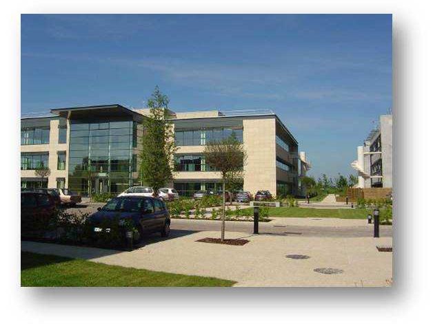 Dans un ensemble immobilier à proximité des trans