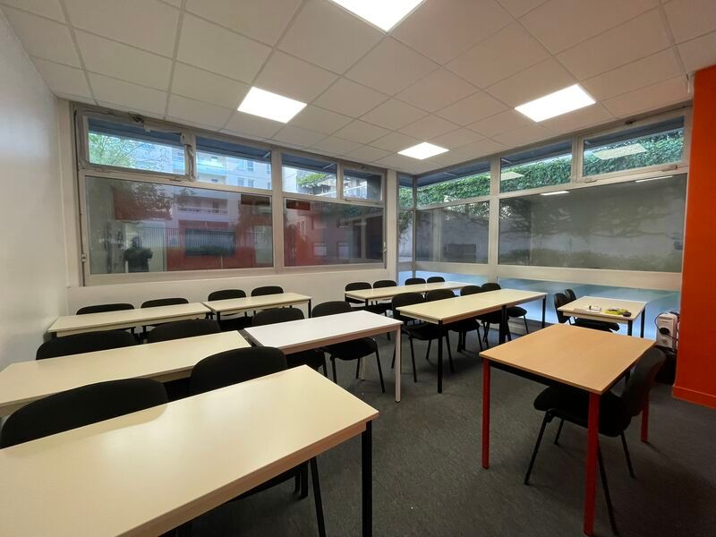 Situé au rez-de-chaussée du 43 rue d'Hautpoul, ce