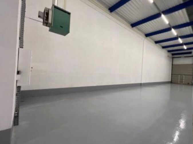 Locaux d'activité de 341 m² non divisibles à Loue