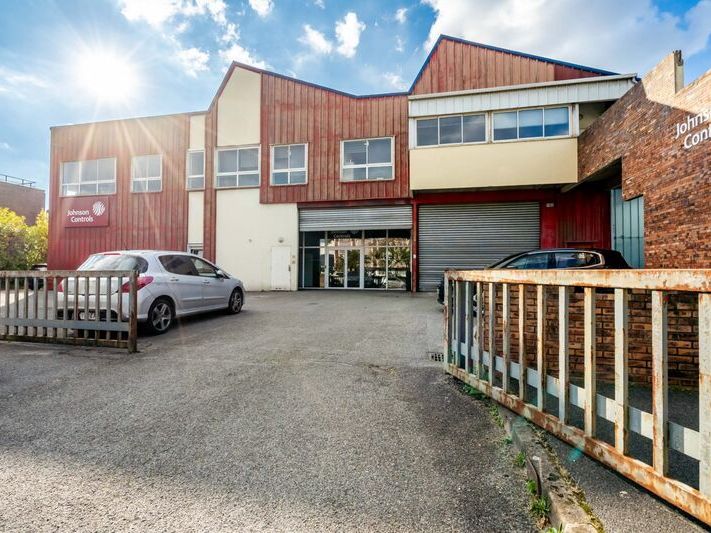 Nous vous proposons un bâtiment indépendant de 16